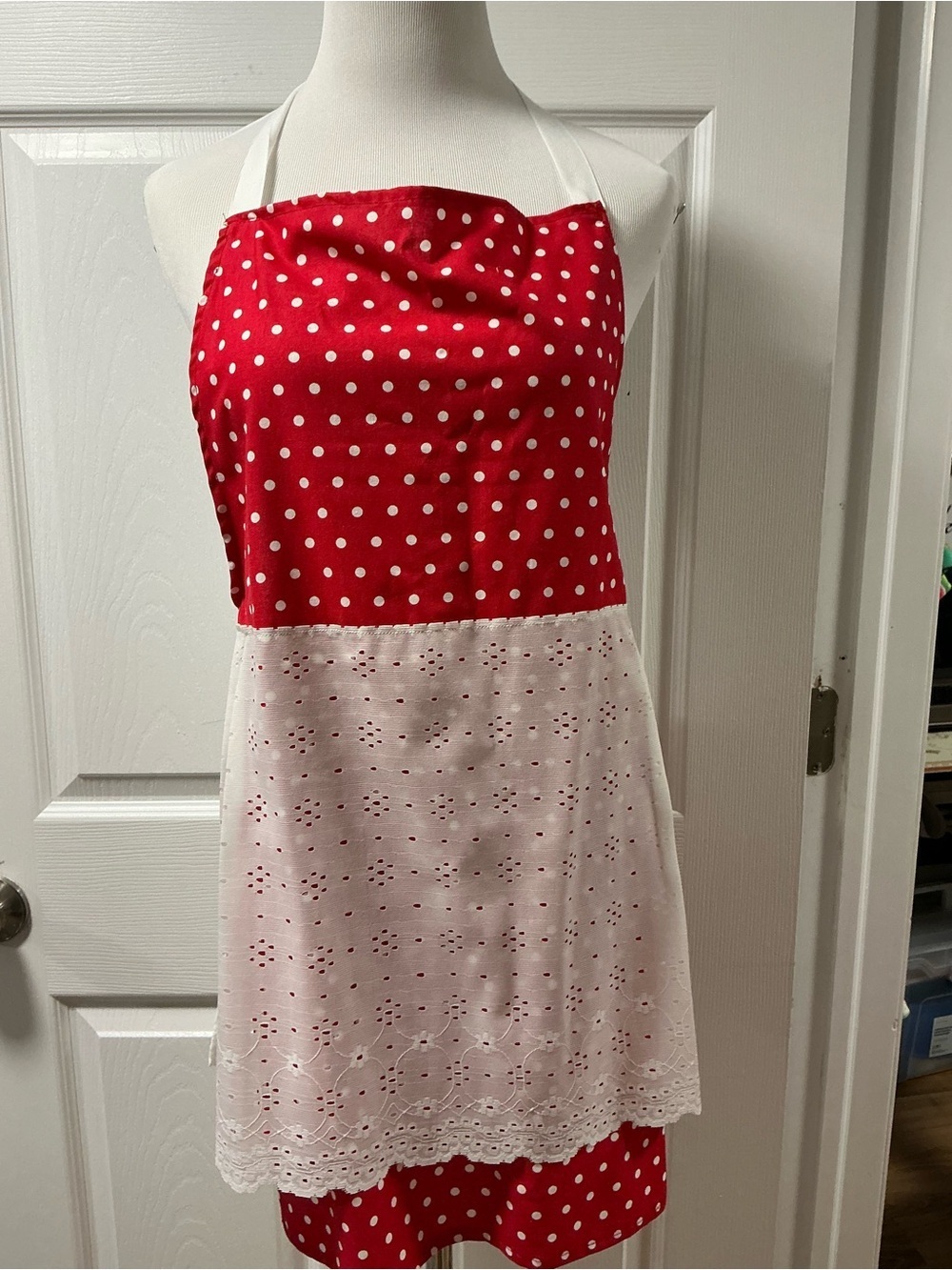 2001 - Red Polka Dot & White Eyelet Apron - Picture 3 of 3